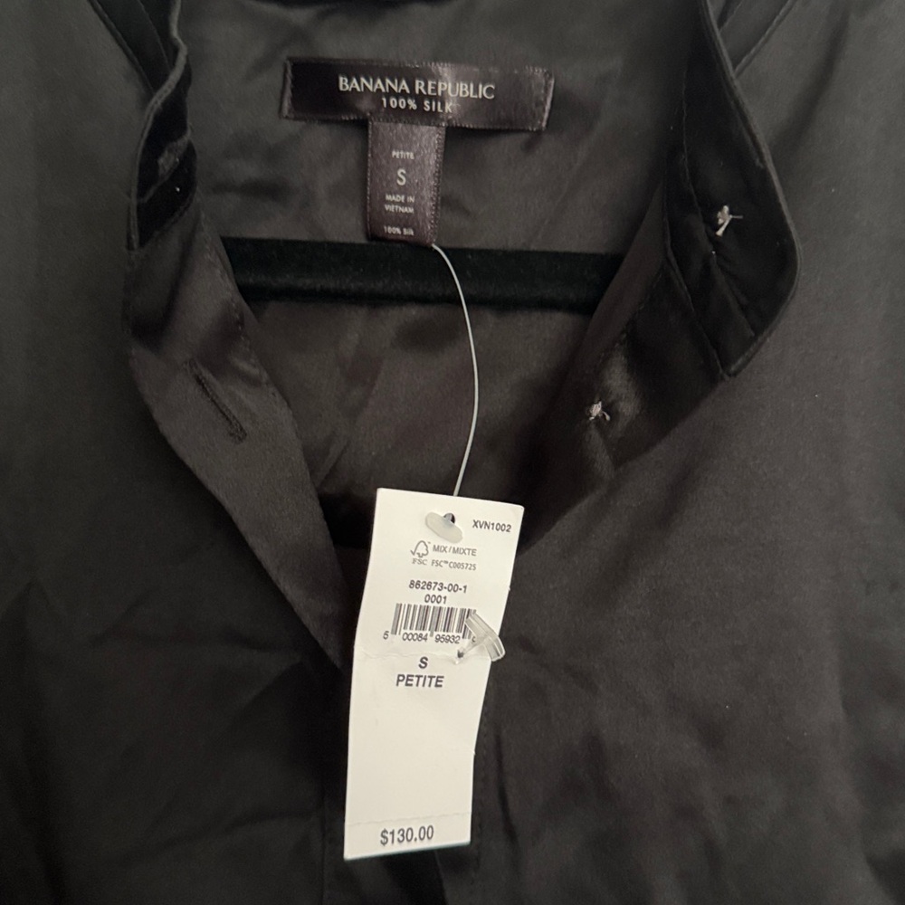 Banana Republic 100% Silk Black Cap Sleeve Quarter Button Blouse. Size SP - Picture 2 of 7